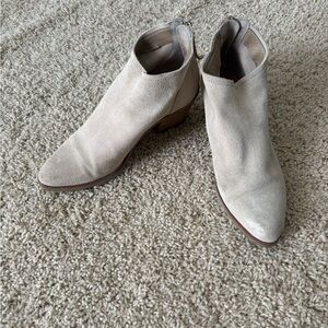 Dolce Vita Edie Classic Light Tan Ankle Booties